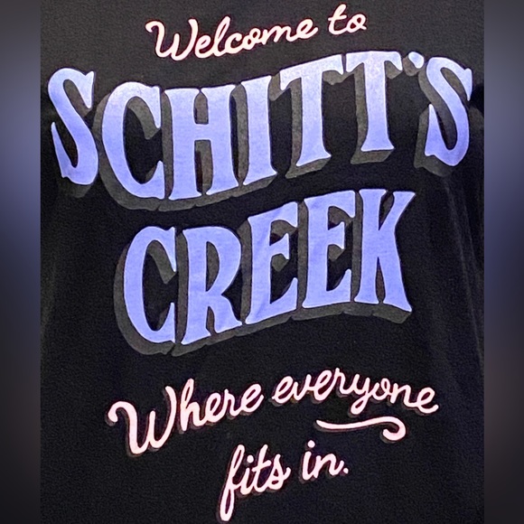 "Welcome to Schitt's Creek - Where Everyone Fits In" Black Tee Shirt Small NWT - Picture 2 of 5